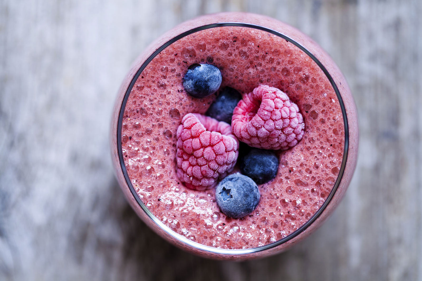 Smoothie with raspberries and blueberries 